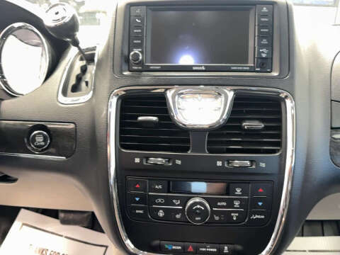 2016 Chrysler Town and Country Touring
