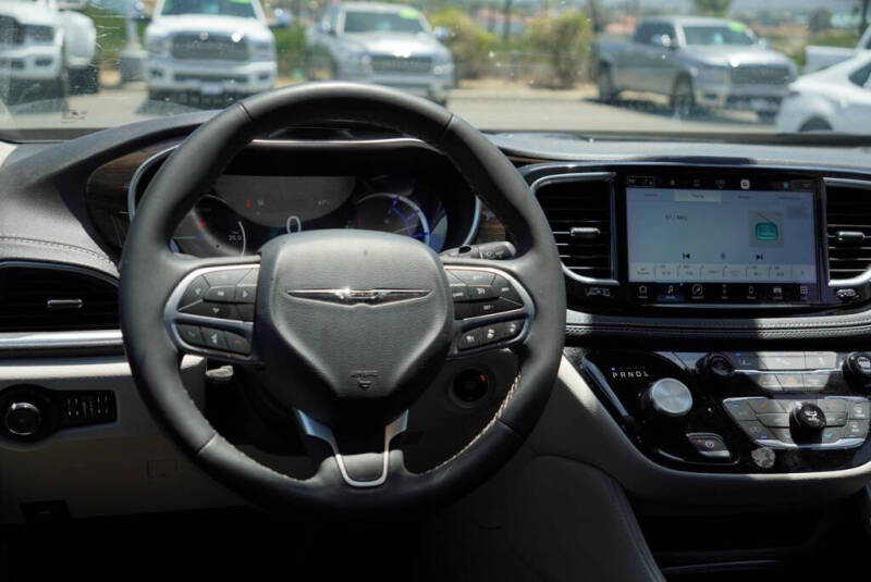 2023 Chrysler Pacifica Plug-In Hybrid Limited