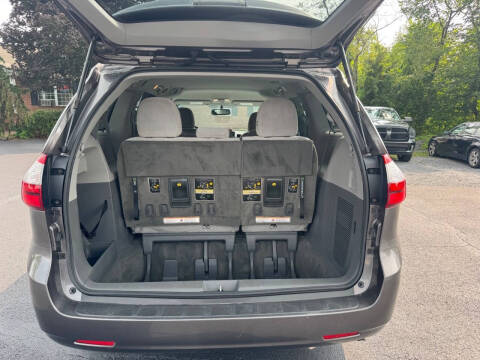 2017 Toyota Sienna LE 8-Passenger