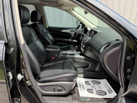 2017 Nissan Pathfinder SL