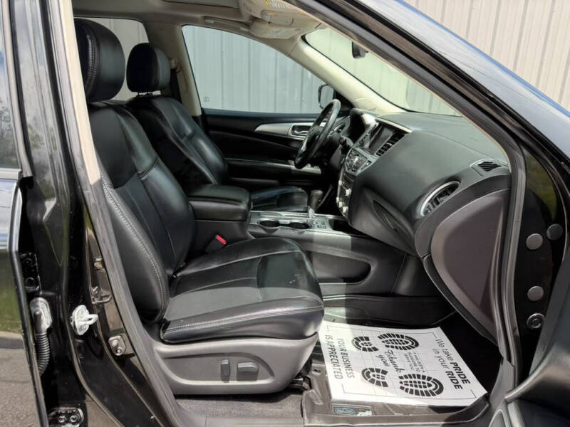 2017 Nissan Pathfinder SL