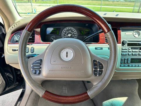 2004 Lincoln Town Car Ultimate
