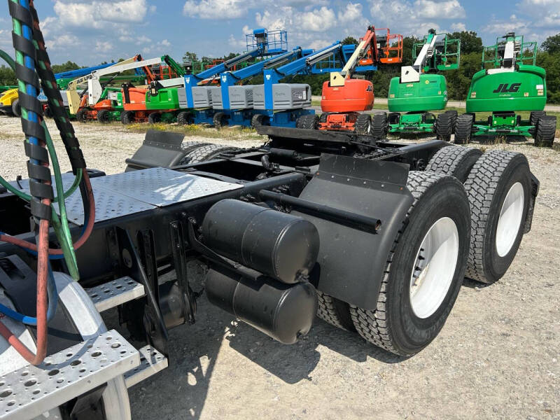 2016 Freightliner Cascadia 113 Semi Truck