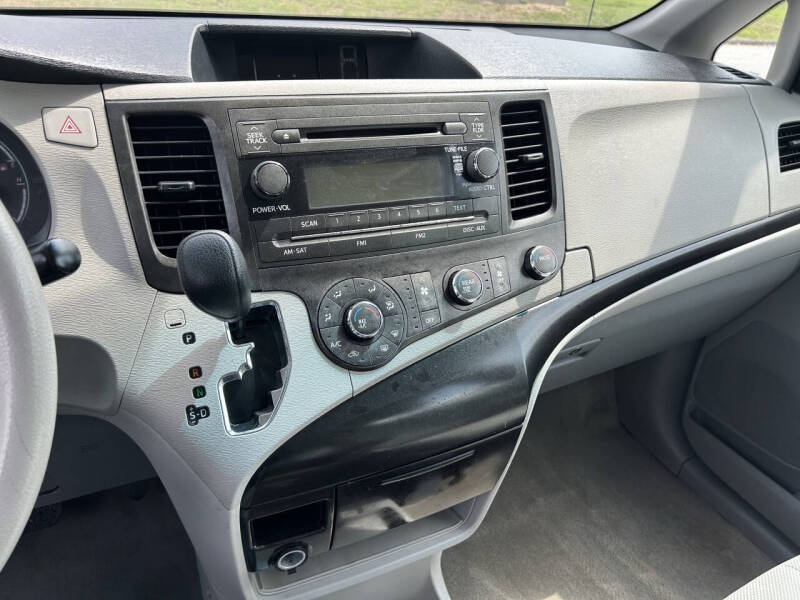 2013 Toyota Sienna L 7-Passenger