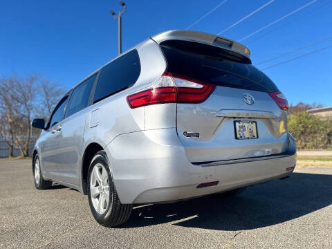 2017 Toyota Sienna LE 8-Passenger