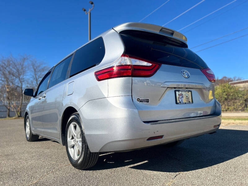 2017 Toyota Sienna LE 8-Passenger