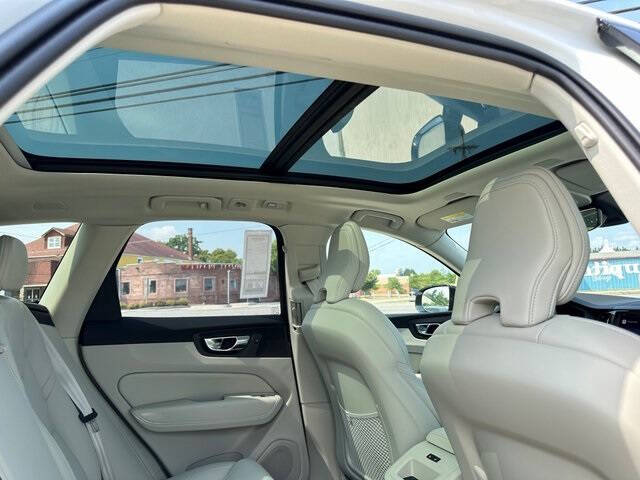 2025 Volvo XC60 T8 Ultra Dark Theme