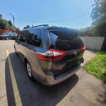 2015 Toyota Sienna LE 8-Passenger