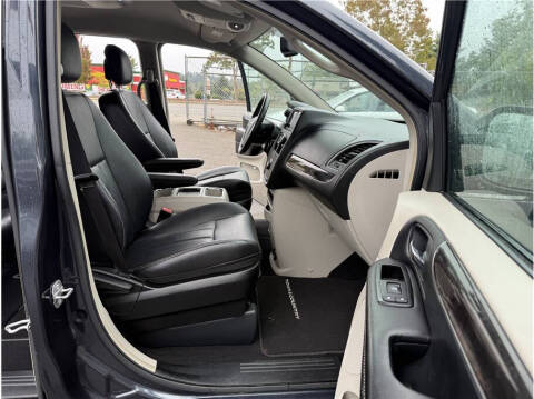 2014 Chrysler Town and Country Touring