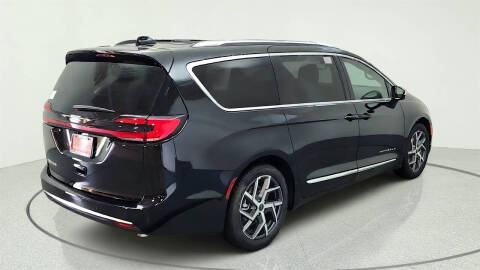 2027 Chrysler Pacifica Pinnacle