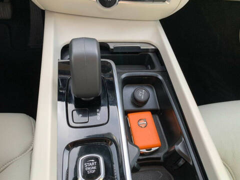 2023 Volvo S60 B5 Plus Dark Theme