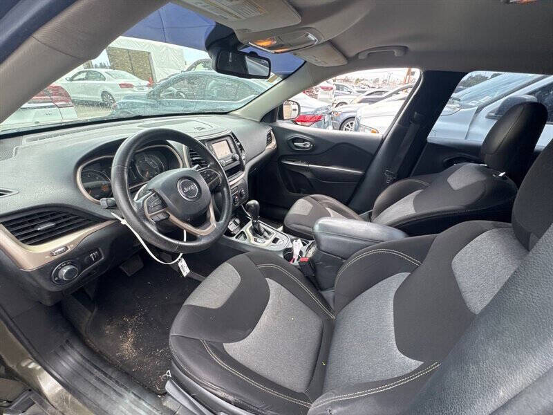2015 Jeep Cherokee Sport