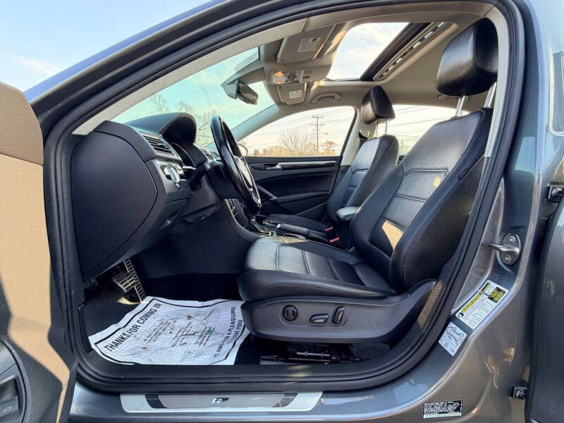 2019 Volkswagen Passat SE R-Line