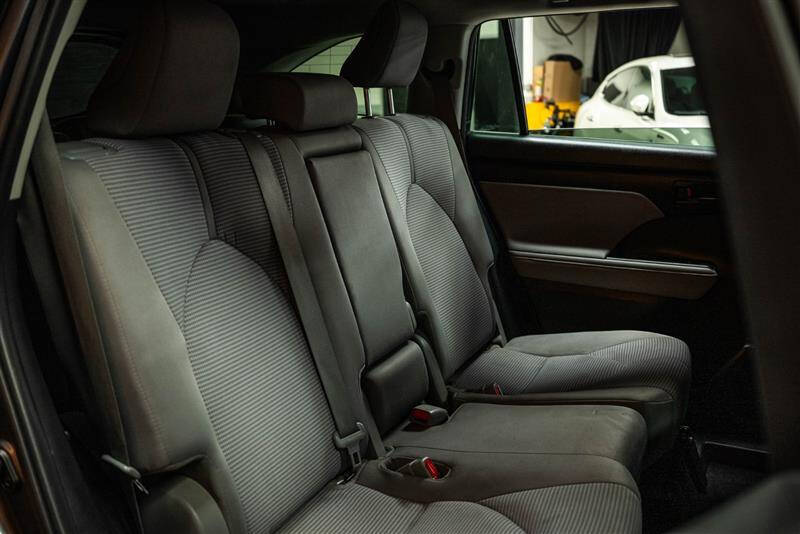 2021 Toyota Highlander LE