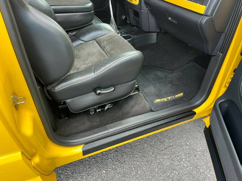 2005 Dodge Ram 1500 SRT-10 64