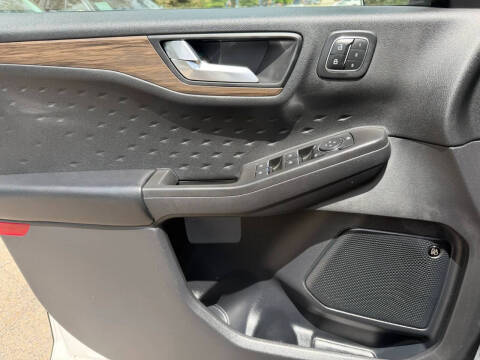 2020 Ford Escape Titanium