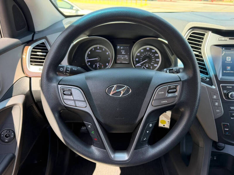 2017 Hyundai Santa Fe SE