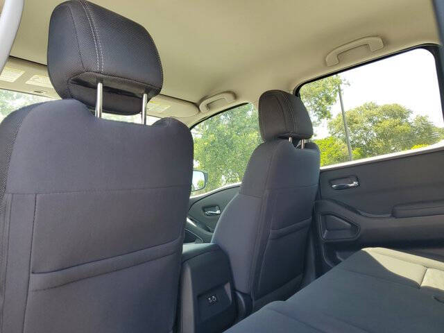 2022 Nissan Frontier SV