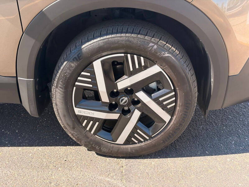 2025 Nissan Kicks SV