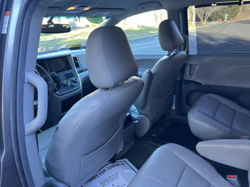 2017 Toyota Sienna LE 7-Passenger