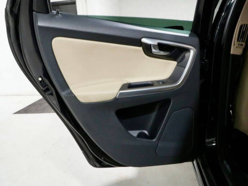 2017 Volvo XC60 T5 Dynamic