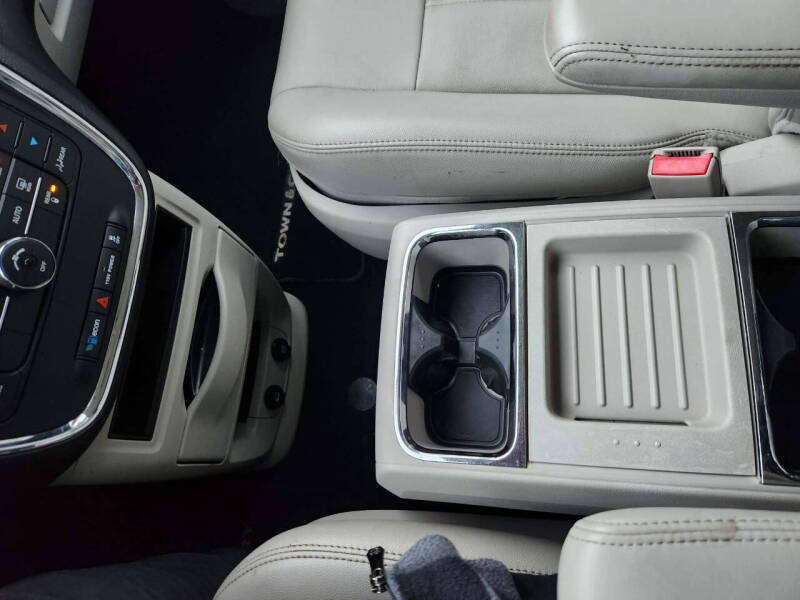 2013 Chrysler Town and Country Touring