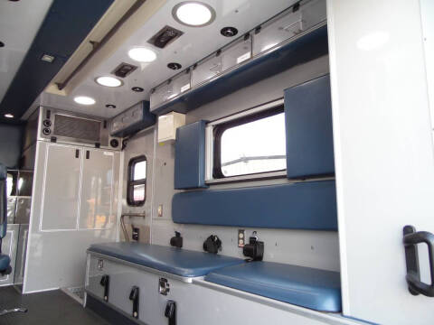 2013 Freightliner M2 106
