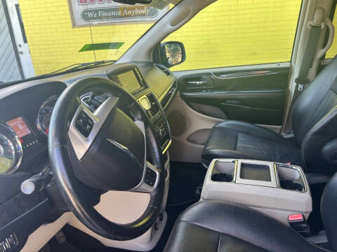 2015 Chrysler Town and Country Touring