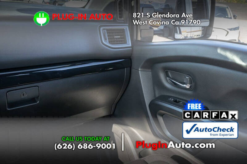 2023 Nissan Titan SV