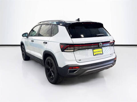 2026 Volkswagen Taos SE Black 4Motion