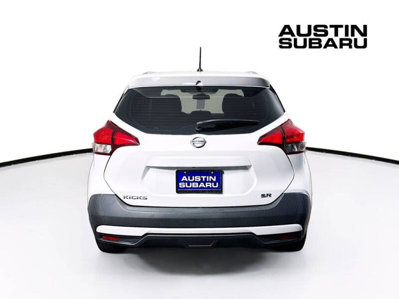 2019 Nissan Kicks SR