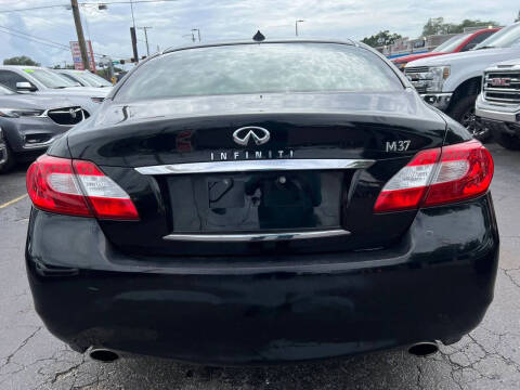 2012 Infiniti M37
