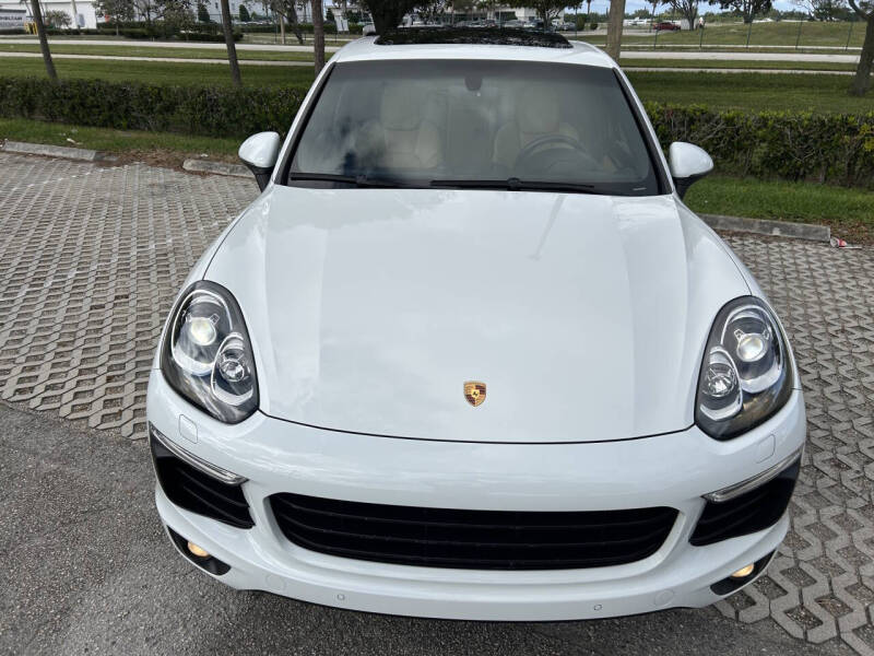 2017 Porsche Cayenne Platinum Edition