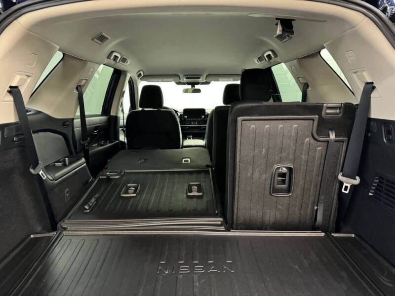 2025 Nissan Pathfinder SV