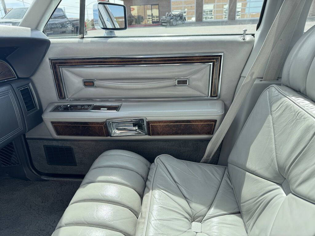 1977 Lincoln Continental 17