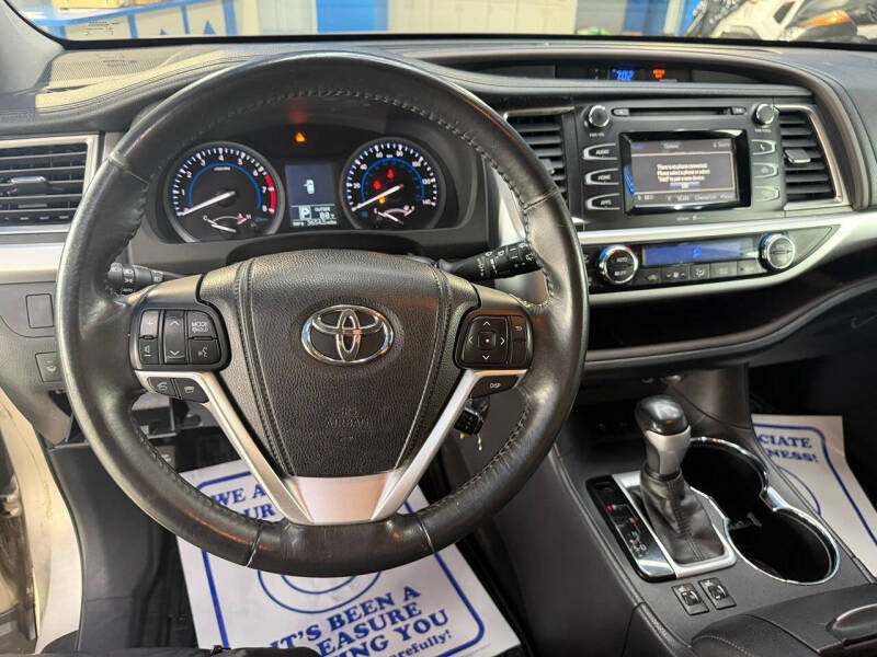 2014 Toyota Highlander LE