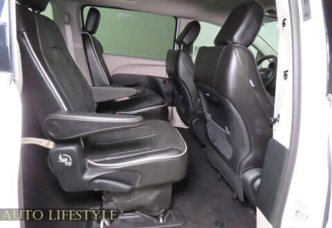 2024 Chrysler Pacifica Plug-In Hybrid S Appearance