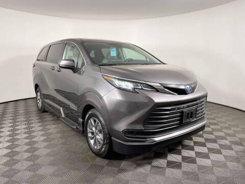 2023 Toyota Sienna LE 8-Passenger