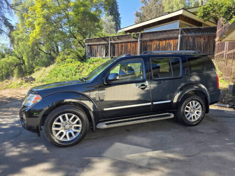 2012 Nissan Pathfinder LE