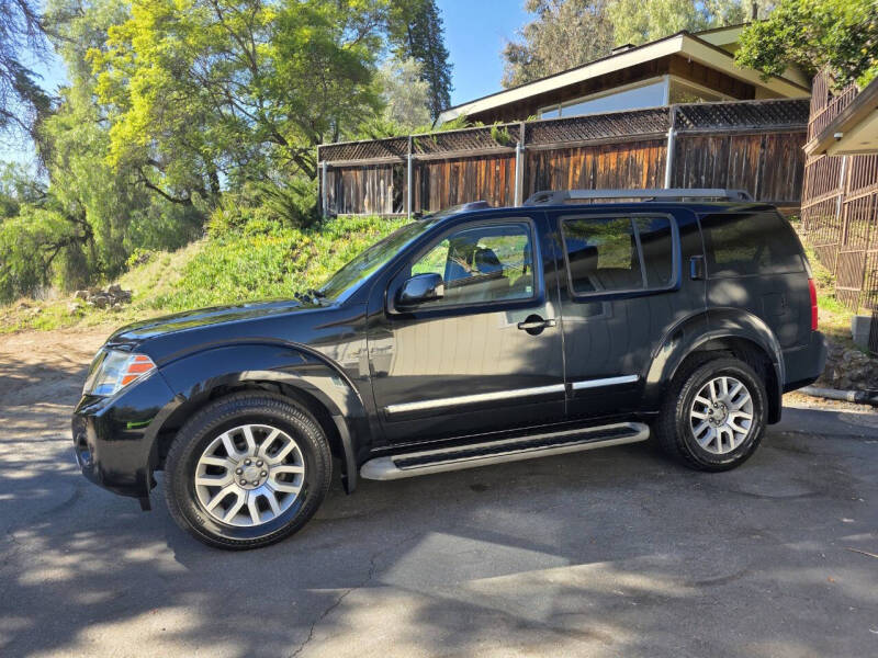 2012 Nissan Pathfinder LE