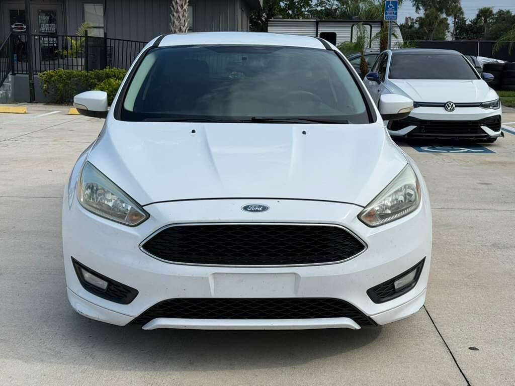 White 2015 Ford Focus SE SE 4dr Hatchback 2