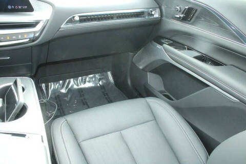 2024 Cadillac LYRIQ Luxury 3