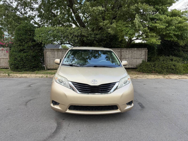 2014 Toyota Sienna LE 7-Passenger Auto Access Seat