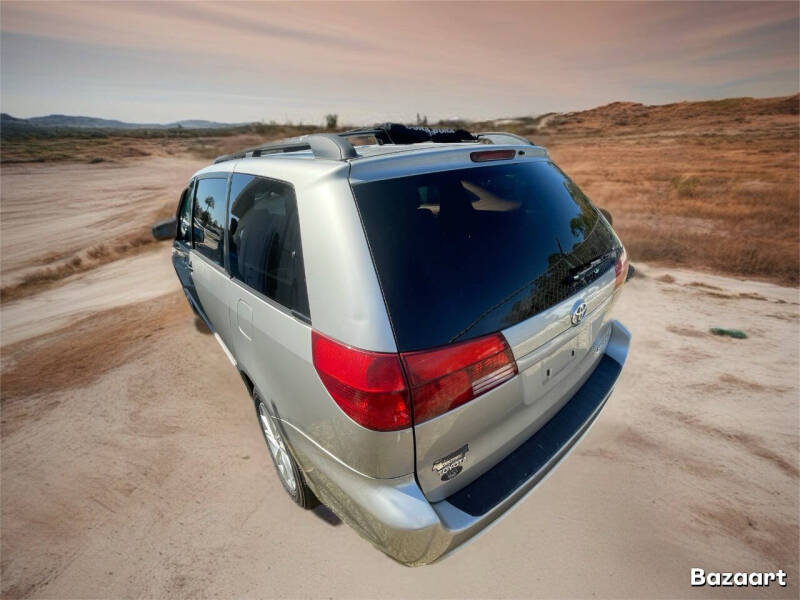 2005 Toyota Sienna LE 8 Passenger