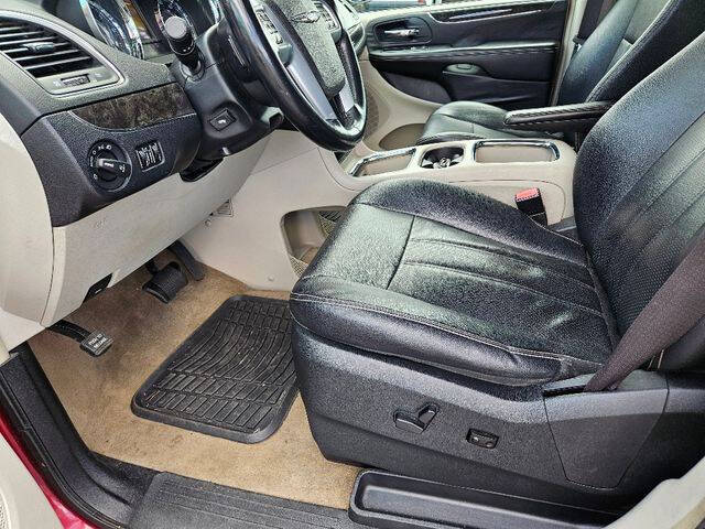 2013 Chrysler Town and Country Touring-L