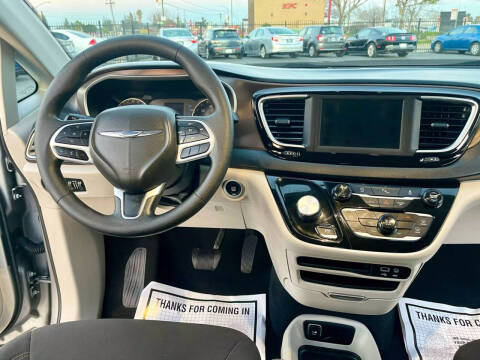 2020 Chrysler Voyager LX