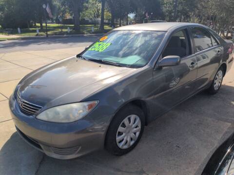 2006 Toyota Camry for sale at ROBINSON AUTO BROKERS in Dallas NC