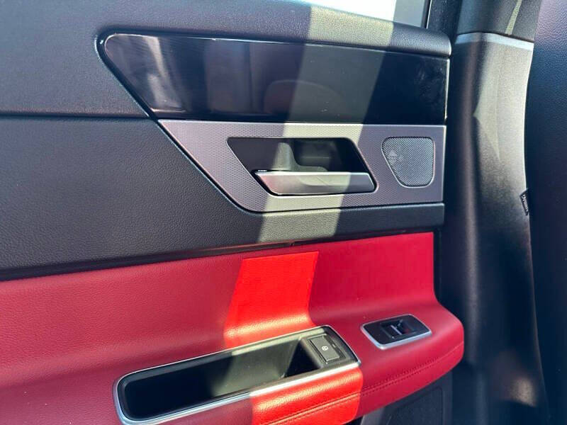 2016 Jaguar XF R-Sport