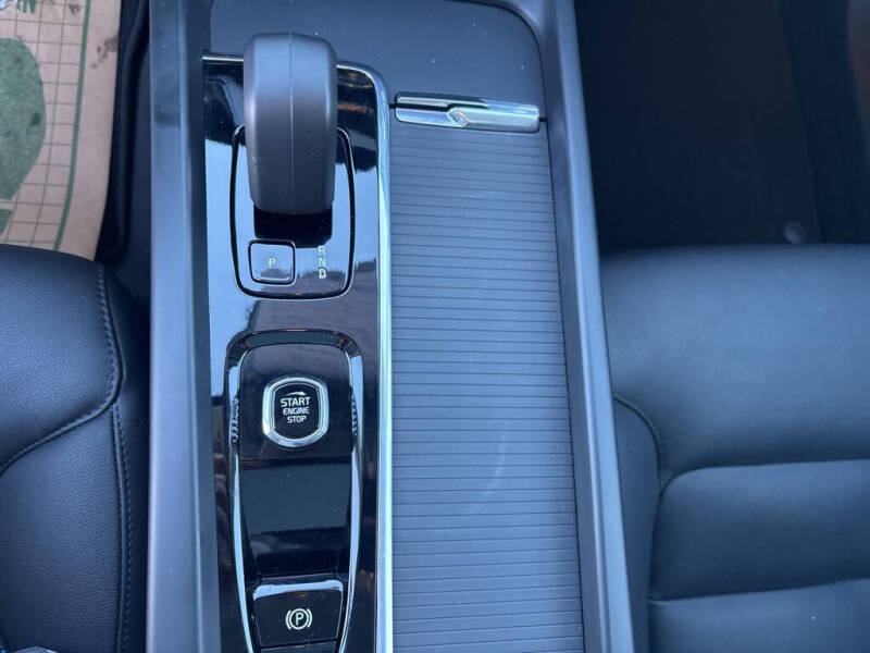 2025 Volvo XC60 B5 Core Dark Theme