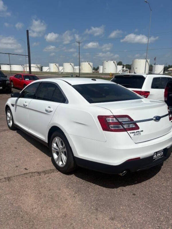 2016 Ford Taurus SE